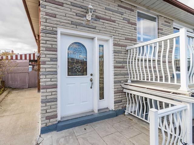 66 Orchardcroft Cres, House semidetached with 3 bedrooms, 2 bathrooms and 3 parking in Toronto ON | Image 23