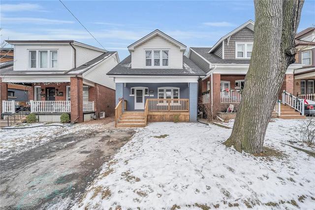 229 Balmoral Avenue S, House detached with 3 bedrooms, 1 bathrooms and 1 parking in Hamilton ON | Image 1