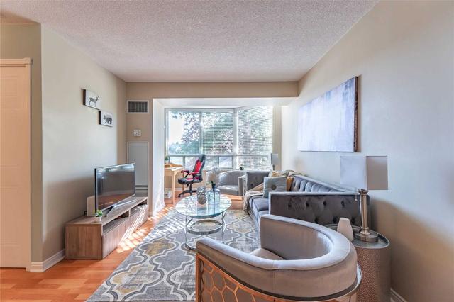 208 - 135 Hillcrest Ave, Condo with 2 bedrooms, 1 bathrooms and 1 parking in Mississauga ON | Image 5