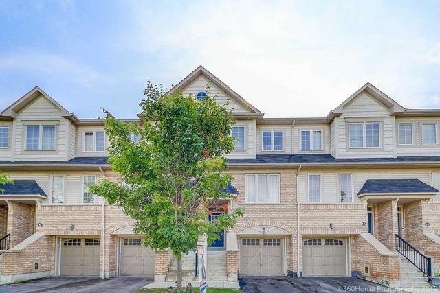 10 Oakins Lane, Townhouse with 3 bedrooms, 3 bathrooms and 1 parking in Ajax ON | Image 1