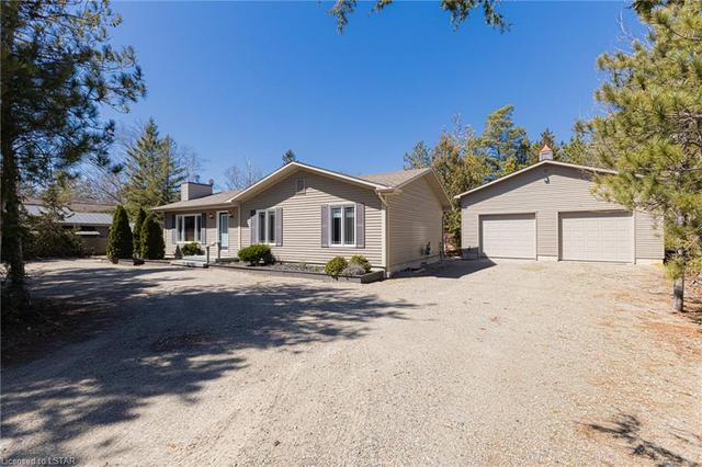 6782 East Parkway Drive, House detached with 5 bedrooms, 2 bathrooms and 16 parking in Lambton Shores ON | Image 30