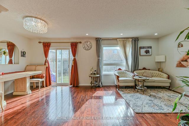 30 Heathwood Dr, House detached with 4 bedrooms, 4 bathrooms and 4 parking in Brampton ON | Image 3