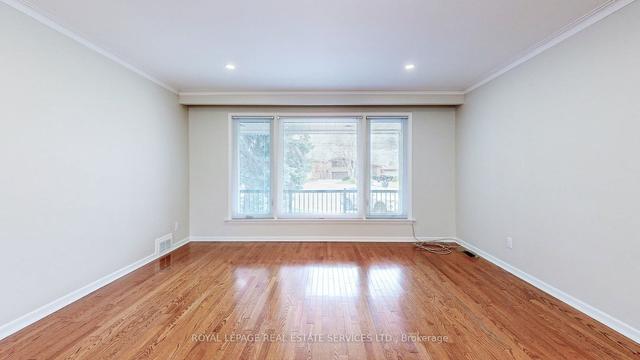 21 Pitkin Crt, House detached with 3 bedrooms, 2 bathrooms and 5 parking in Toronto ON | Image 37