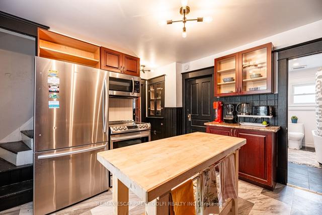 115 Vine St S, House detached with 4 bedrooms, 2 bathrooms and 2 parking in St. Catharines ON | Image 11