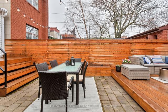 517 Manning Ave, House semidetached with 4 bedrooms, 3 bathrooms and 1.5 parking in Toronto ON | Image 7