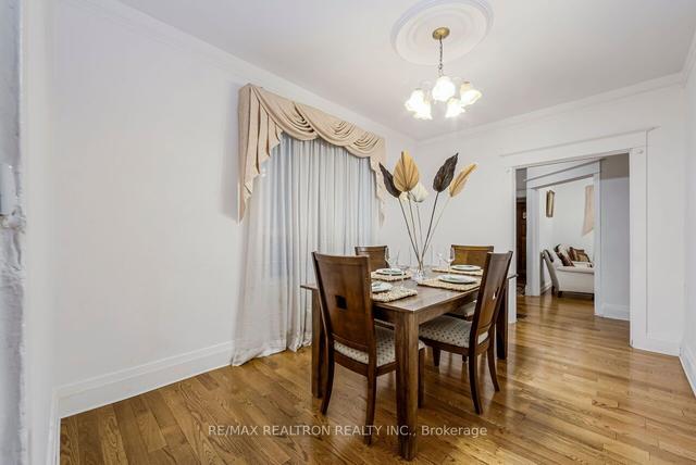 554 Christie St, House semidetached with 5 bedrooms, 2 bathrooms and 0 parking in Toronto ON | Image 2