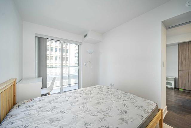 1013 - 955 Bay St, Condo with 1 bedrooms, 1 bathrooms and 0 parking in Toronto ON | Image 2