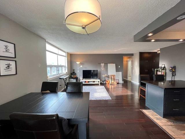 501 - 7451 Yonge St, Condo with 2 bedrooms, 2 bathrooms and 1 parking in Markham ON | Card Image