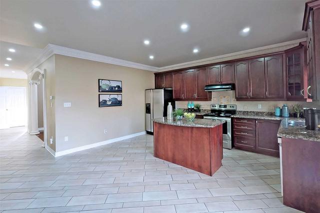 81 Eastvale Dr, House detached with 4 bedrooms, 6 bathrooms and 5 parking in Markham ON | Image 3