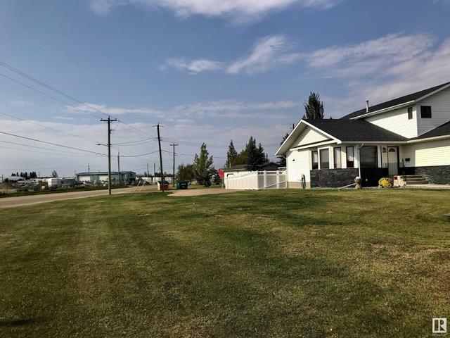 5806 57 St, House detached with 4 bedrooms, 3 bathrooms and null parking in Vegreville AB | Image 39
