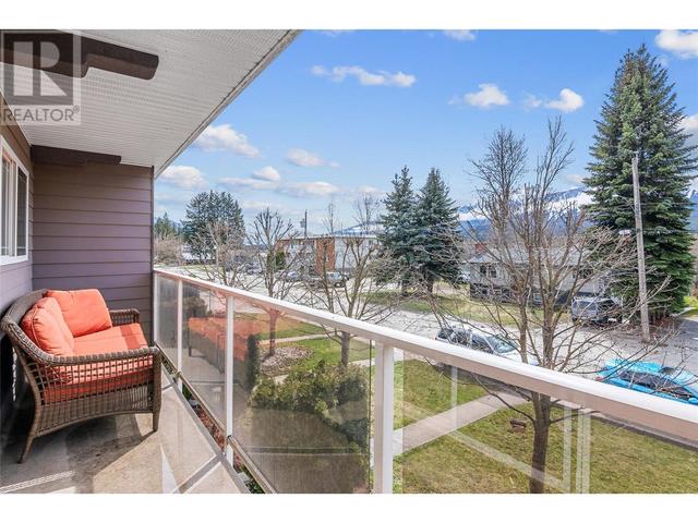4 - 1600 Front Street, House attached with 3 bedrooms, 1 bathrooms and null parking in Revelstoke BC | Image 24