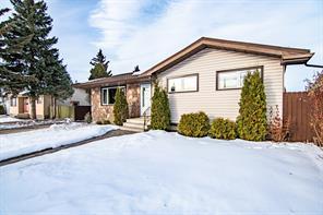 10 Mcphee Street, House detached with 4 bedrooms, 2 bathrooms and 4 parking in Red Deer County AB | Image 1