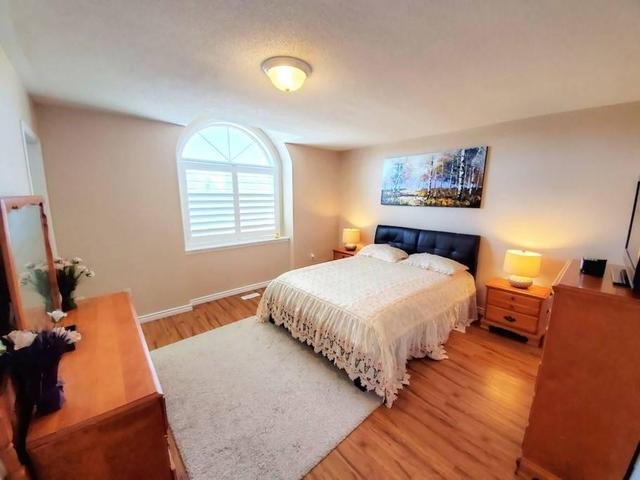 3321 Southwick St, House attached with 3 bedrooms, 3 bathrooms and 3 parking in Mississauga ON | Image 16