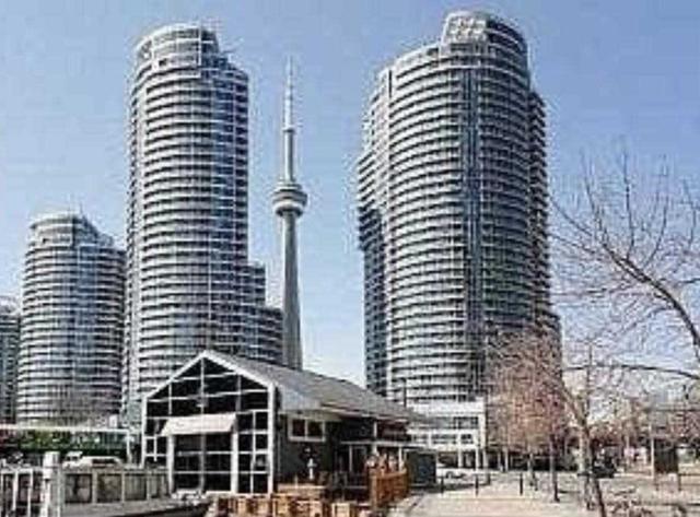 2101 - 218 Queens Quay W, Condo with 2 bedrooms, 2 bathrooms and 1 parking in Toronto ON | Image 12
