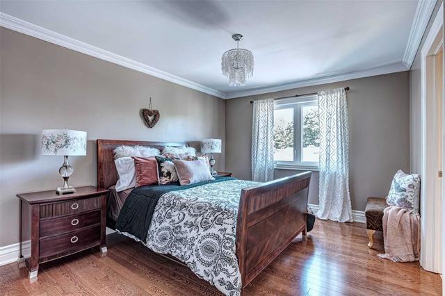 8 Leander Crt, House detached with 4 bedrooms, 5 bathrooms and 3 parking in Toronto ON | Image 3