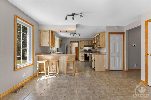 430 Johnston Road, House detached with 3 bedrooms, 3 bathrooms and 6 parking in North Grenville ON | Image 8
