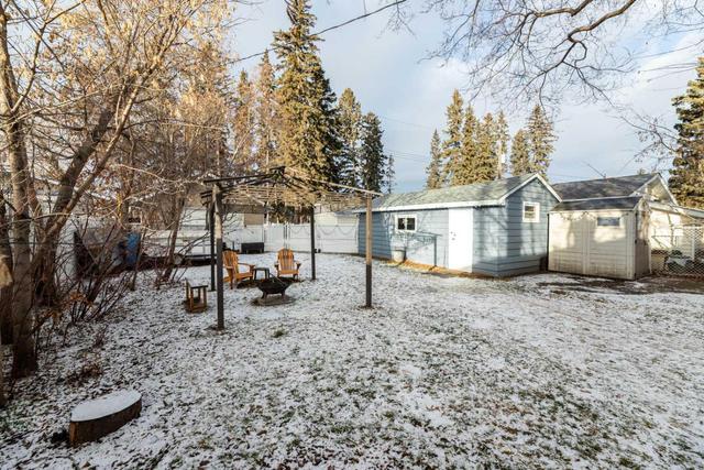 3916 43 Avenue, House detached with 5 bedrooms, 2 bathrooms and 2 parking in Red Deer AB | Image 32