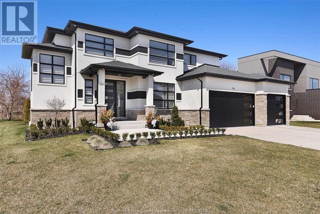 196 Grandview, House detached with 4 bedrooms, 3 bathrooms and null parking in Kingsville ON | Image 2