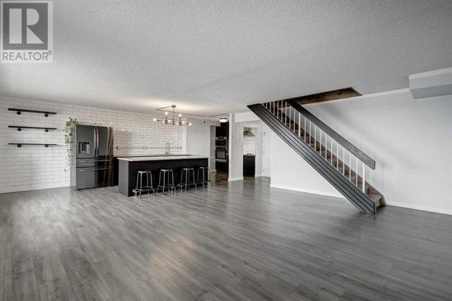 2912, - 221 6 Avenue Se, Condo with 2 bedrooms, 1 bathrooms and null parking in Calgary AB | Image 4