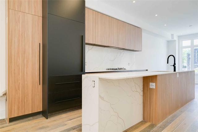 2 - 355 Dupont St, Townhouse with 3 bedrooms, 3 bathrooms and 1 parking in Toronto ON | Image 39