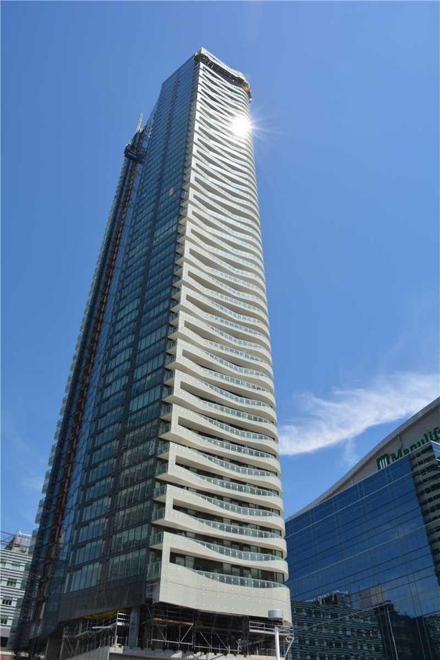 2404 - 197 Yonge St, Condo with 1 bedrooms, 1 bathrooms and null parking in Toronto ON | Image 1