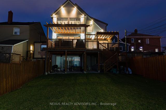 372 Silverthorn Ave, House detached with 4 bedrooms, 4 bathrooms and 2 parking in Toronto ON | Image 12
