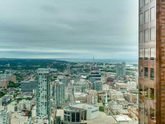 3402 - 311 Bay St, Condo with 2 bedrooms, 2 bathrooms and 1 parking in Toronto ON | Image 9