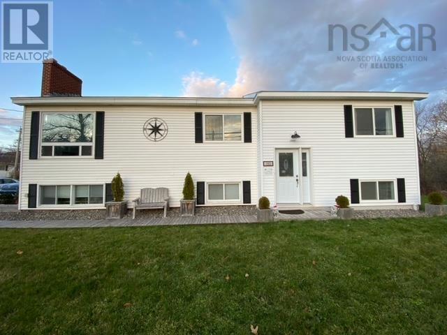 180 Hawthorne Street|Antigonsih Town, House detached with 6 bedrooms, 2 bathrooms and null parking in Antigonish NS | Image 1