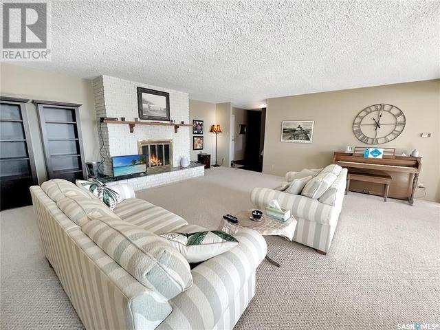 202 - 699 28th Street W, Condo with 3 bedrooms, 2 bathrooms and null parking in Prince Albert SK | Image 3