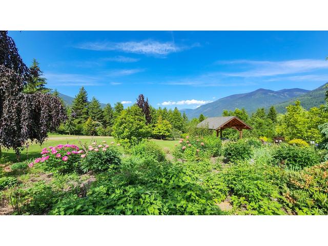 6890 Harrop Procter Road, House detached with 3 bedrooms, 3 bathrooms and 8 parking in Central Kootenay E BC | Image 44