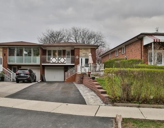 81 Milady Rd, House semidetached with 3 bedrooms, 3 bathrooms and 3 parking in Toronto ON | Image 12