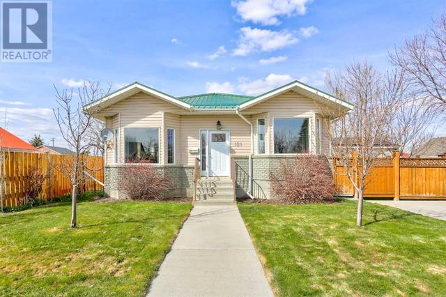 121 20 Street, House detached with 5 bedrooms, 3 bathrooms and 4 parking in Fort Macleod AB | Image 1