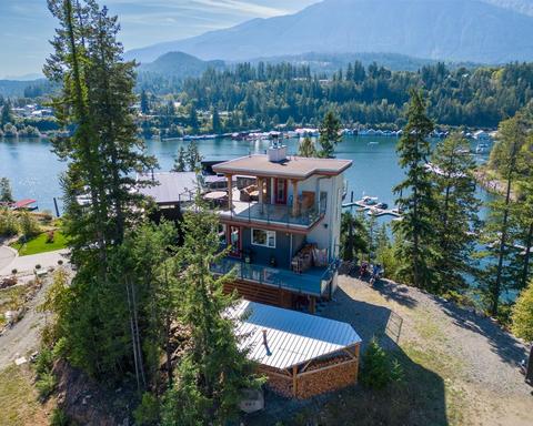 567 Larch Drive, House detached with 2 bedrooms, 2 bathrooms and null parking in Kaslo BC | Card Image