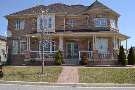 236 La Rocca Ave, House detached with 4 bedrooms, 4 bathrooms and 4 parking in Vaughan ON | Image 2