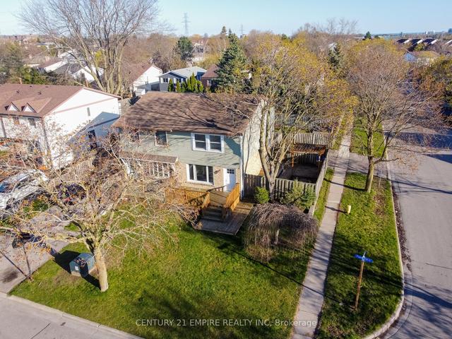 339 Pompano Crt, House semidetached with 3 bedrooms, 2 bathrooms and 2 parking in Oshawa ON | Image 1