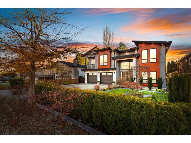 9248 124 Street, House detached with 8 bedrooms, 7 bathrooms and 6 parking in Surrey BC | Image 1