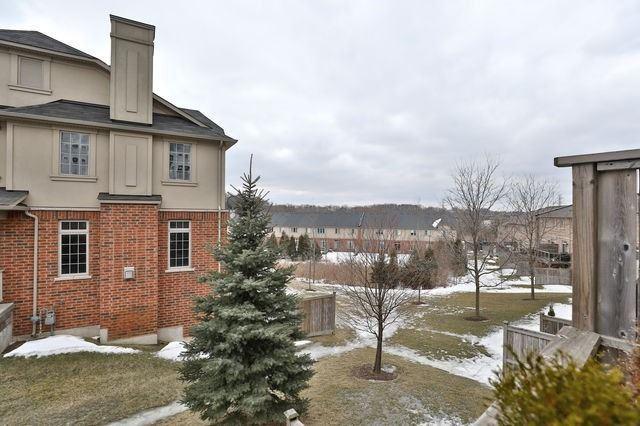73 Oakhaven Pl, Townhouse with 3 bedrooms, 3 bathrooms and 2 parking in Hamilton ON | Image 11
