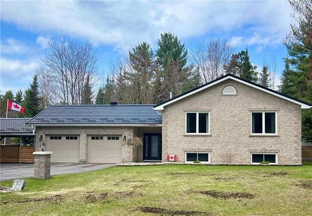 27 Cardinal Crescent, House detached with 4 bedrooms, 2 bathrooms and 10 parking in Petawawa ON | Image 1