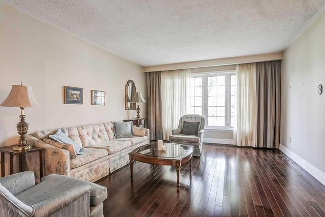 2377 Ravensthorpe Cres, House detached with 4 bedrooms, 3 bathrooms and 4 parking in Mississauga ON | Image 4