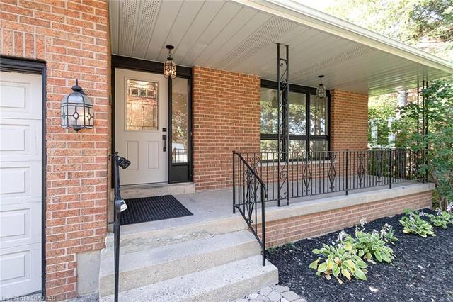6865 Main Street W, House detached with 4 bedrooms, 2 bathrooms and 4 parking in Milton ON | Image 3