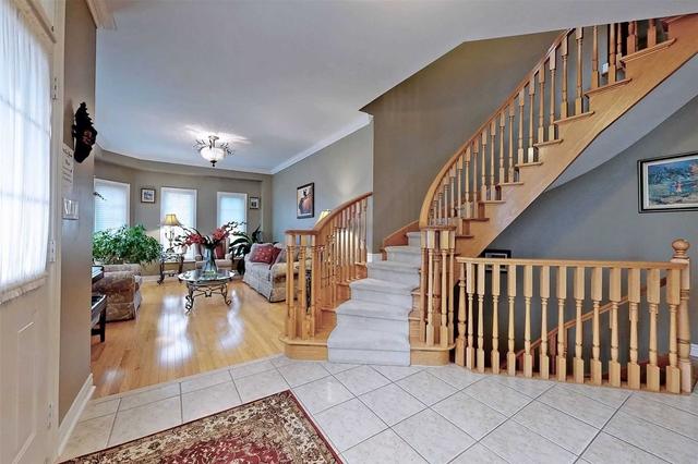 201 Willis Dr, House detached with 4 bedrooms, 6 bathrooms and 6 parking in Aurora ON | Image 7