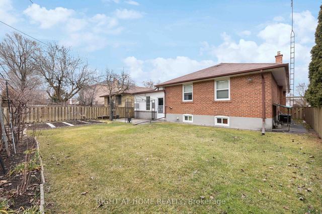 40 Winston Park Blvd, House detached with 3 bedrooms, 2 bathrooms and 5 parking in Toronto ON | Image 26
