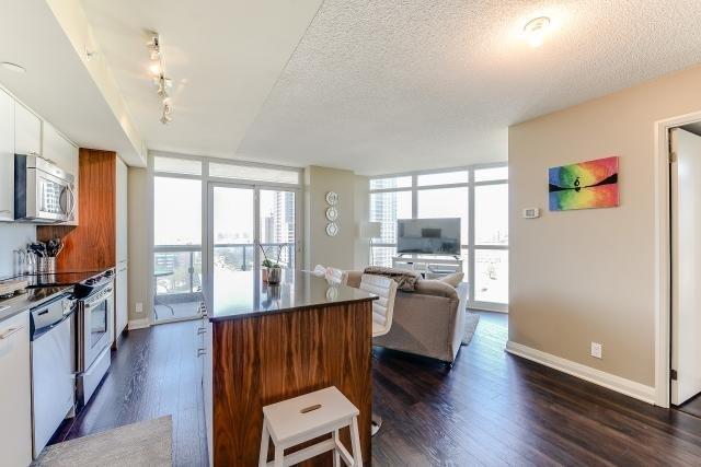 1110 - 5 Valhalla Inn Rd, Condo with 1 bedrooms, 1 bathrooms and 1 parking in Toronto ON | Image 7