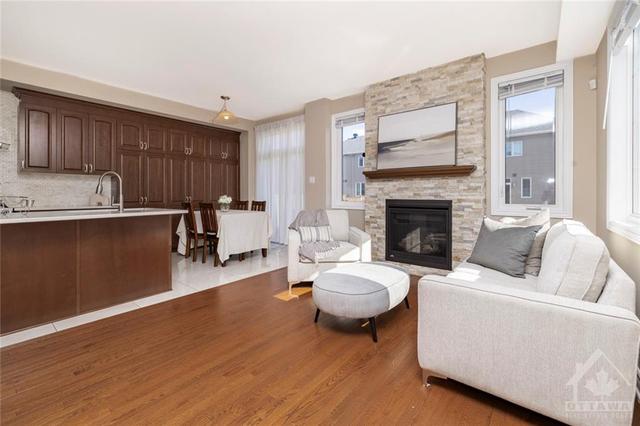 375 Mountain Sorrel Way, Townhouse with 5 bedrooms, 4 bathrooms and 3 parking in Ottawa ON | Image 7