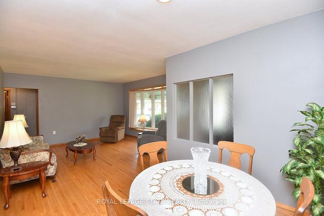 195 West 33rd St, House detached with 3 bedrooms, 1 bathrooms and 5 parking in Hamilton ON | Image 3