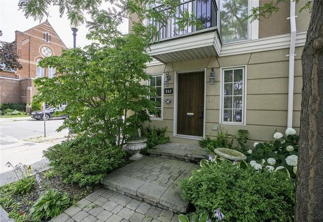 242 Randall St, House attached with 3 bedrooms, 3 bathrooms and 2 parking in Oakville ON | Image 24