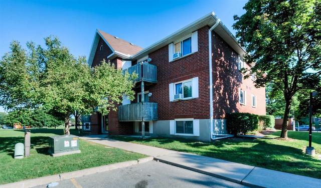 909 - 565 Greenfield Ave, Condo with 2 bedrooms, 1 bathrooms and 1 parking in Kitchener ON | Image 1