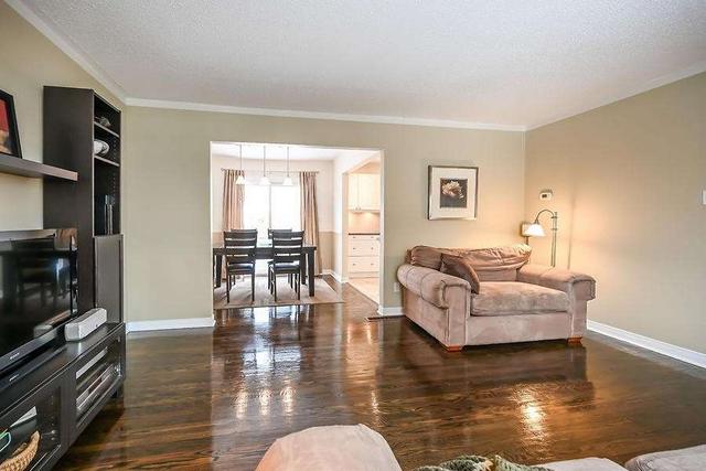 532 Richardson Crt, House detached with 4 bedrooms, 2 bathrooms and 3 parking in Burlington ON | Image 2