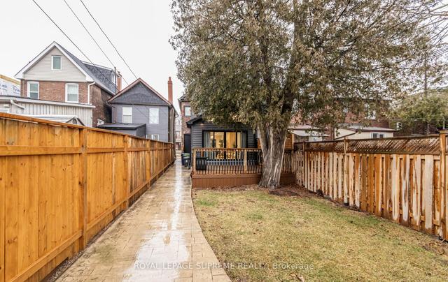 562 Beresford Ave, House detached with 3 bedrooms, 3 bathrooms and 2 parking in Toronto ON | Image 33