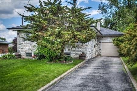 10 Tinder Cres, House detached with 4 bedrooms, 2 bathrooms and 3 parking in Toronto ON | Image 3